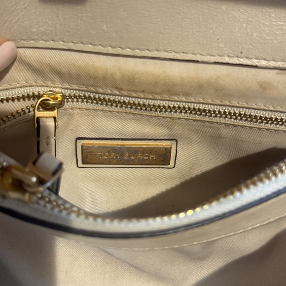 Tory Burch FLEMING SOFT SMALL CONVERTIBLE SHOULDER BAG - Picture 4 of 7